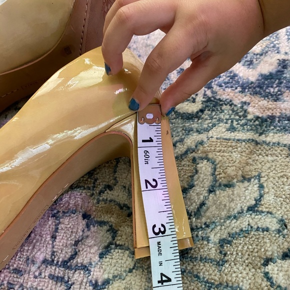 Vince Camuto Tan Heels size 8B - Picture 10 of 14